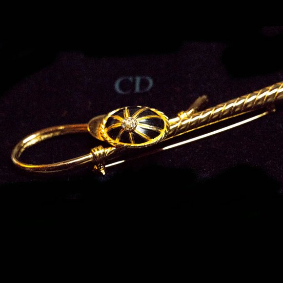 ** REDUCED 26% ** CHRISTIAN DIOR EQUESTRIAN CROP & CAP BROOCH - JOTDVB1 - Picture 2 of 8